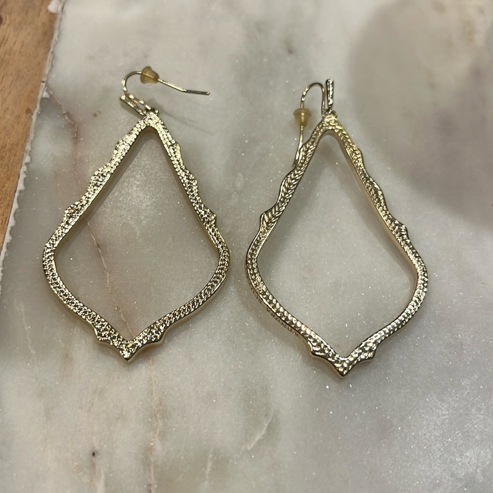 Kendra Scott Sophee Drop Earrings in Gold